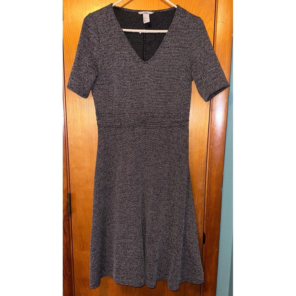 H&M Black & White Textured V Neck Short Sleeve Fit and Flare Dress Size M